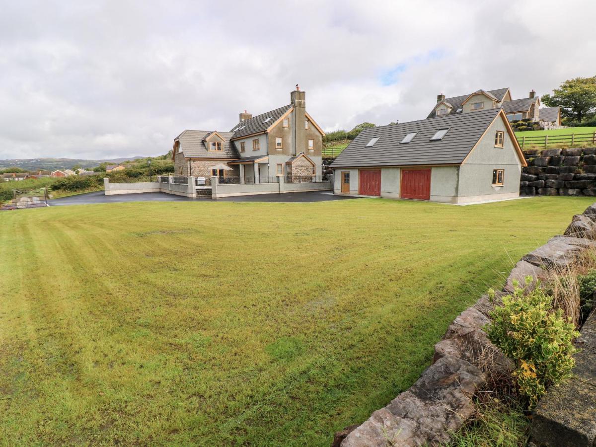 Grooms Quarters At Pant Y Gaseg Farm Ammanford Esterno foto