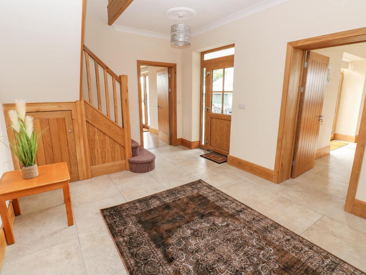 Grooms Quarters At Pant Y Gaseg Farm Ammanford Esterno foto