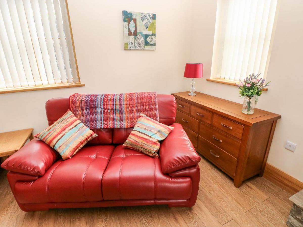 Grooms Quarters At Pant Y Gaseg Farm Ammanford Esterno foto