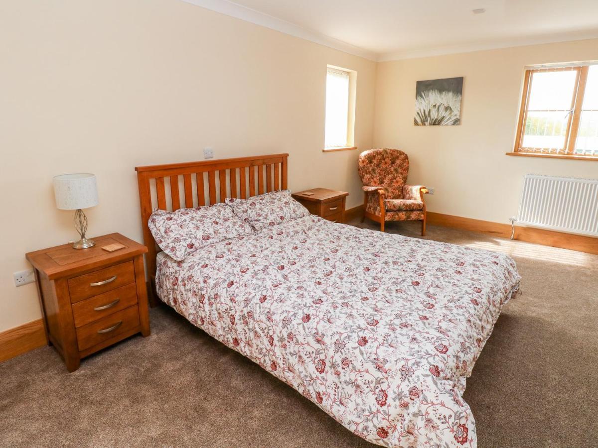 Grooms Quarters At Pant Y Gaseg Farm Ammanford Esterno foto