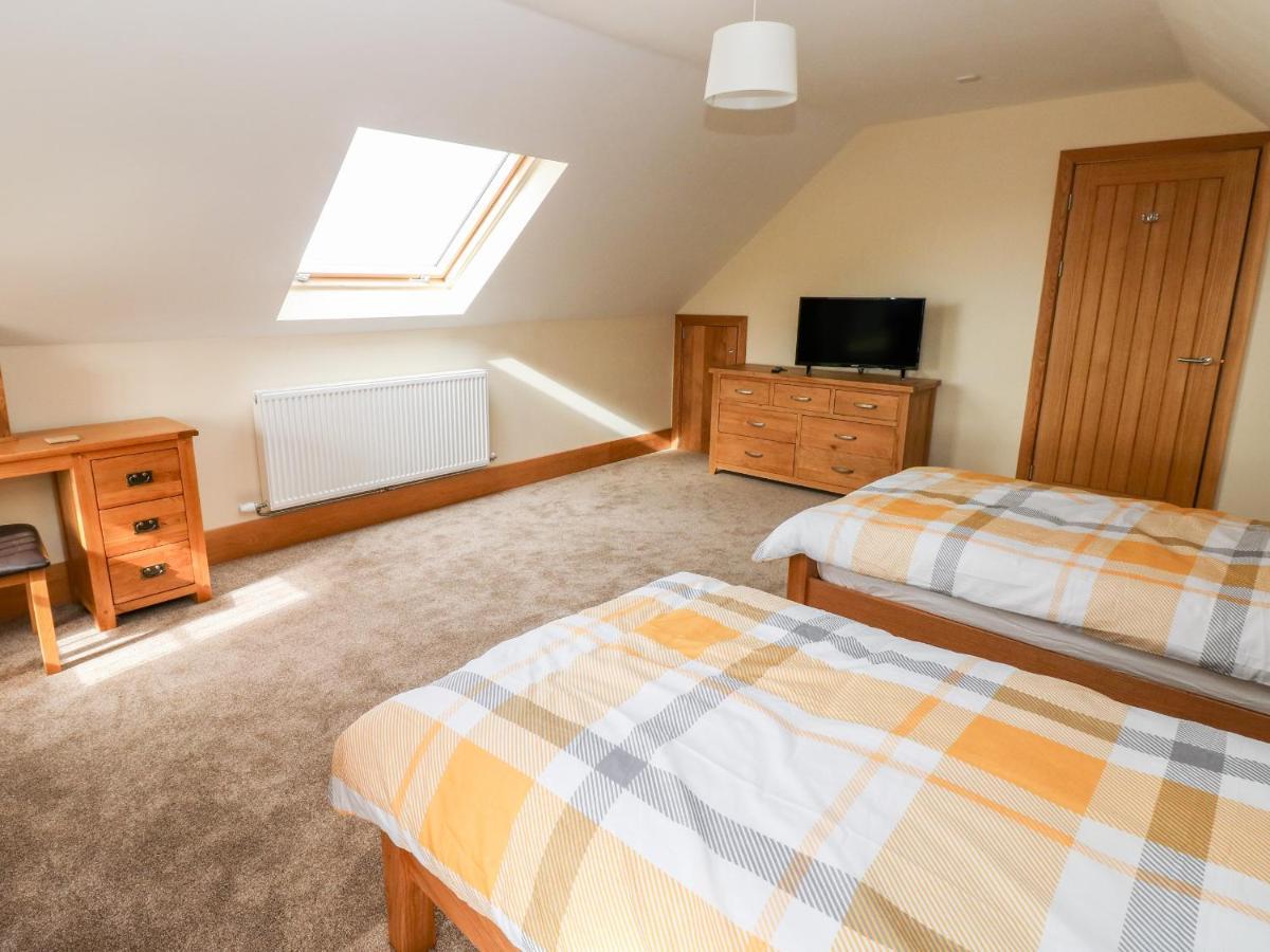 Grooms Quarters At Pant Y Gaseg Farm Ammanford Esterno foto