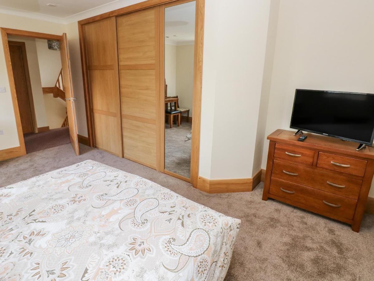 Grooms Quarters At Pant Y Gaseg Farm Ammanford Esterno foto