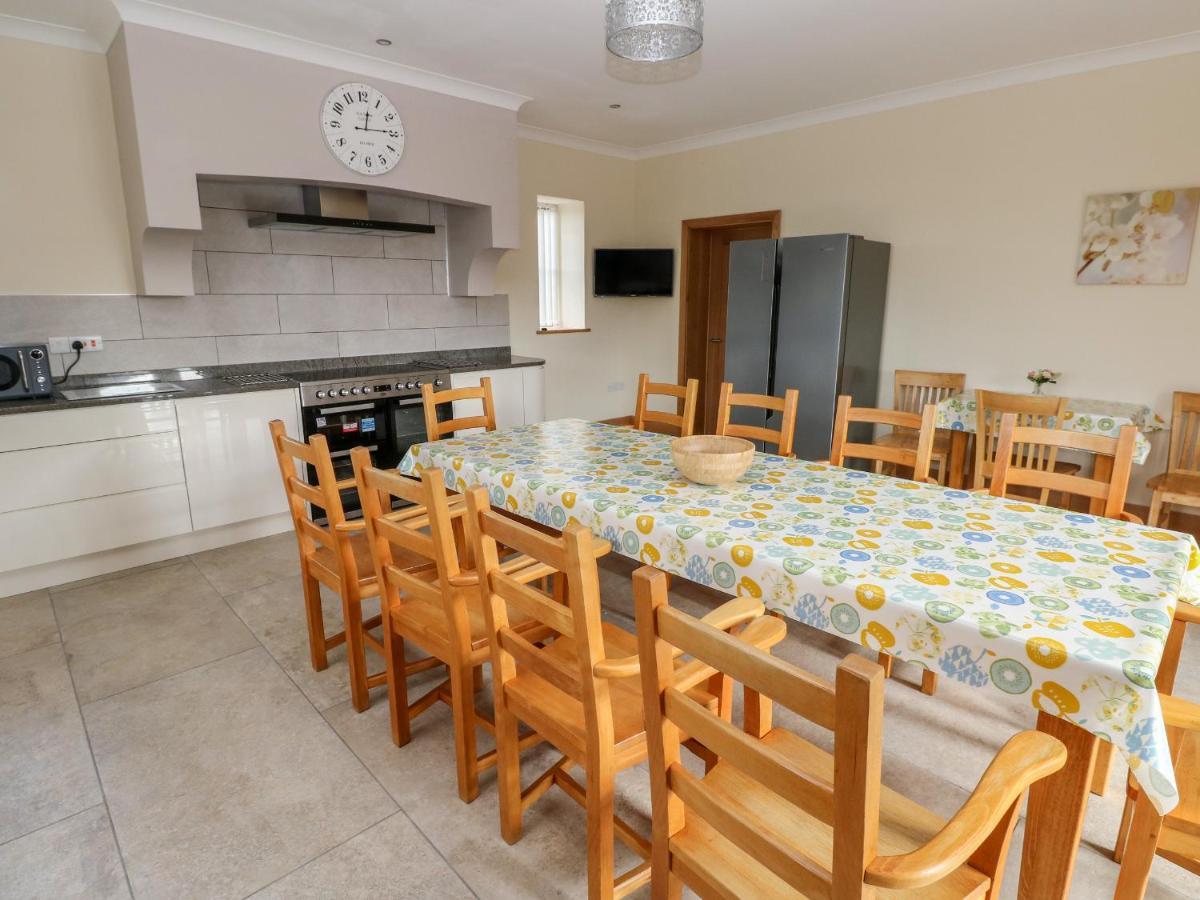 Grooms Quarters At Pant Y Gaseg Farm Ammanford Esterno foto