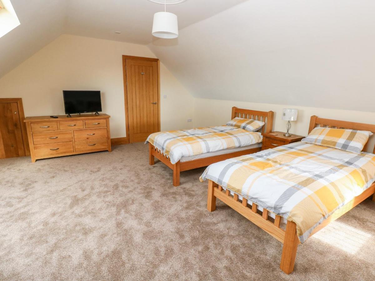 Grooms Quarters At Pant Y Gaseg Farm Ammanford Esterno foto