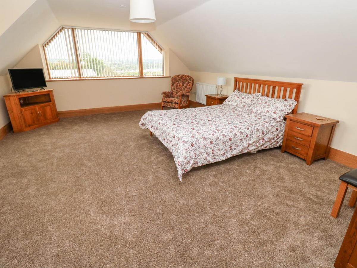 Grooms Quarters At Pant Y Gaseg Farm Ammanford Esterno foto