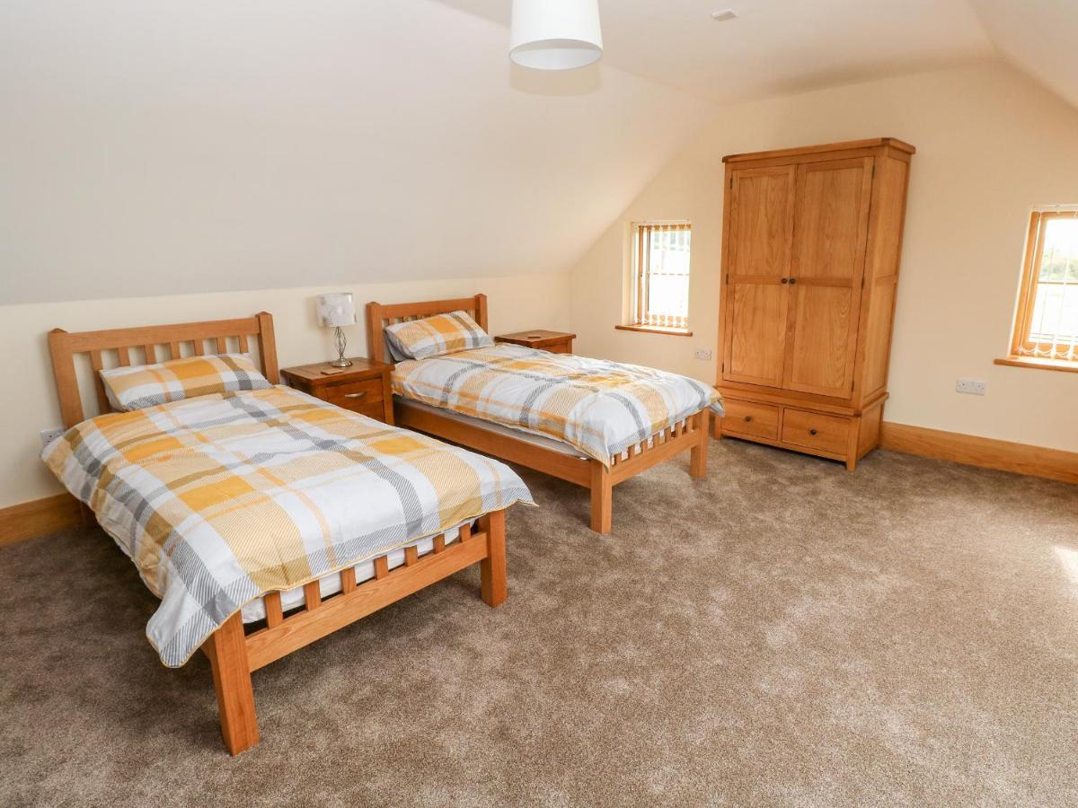Grooms Quarters At Pant Y Gaseg Farm Ammanford Esterno foto