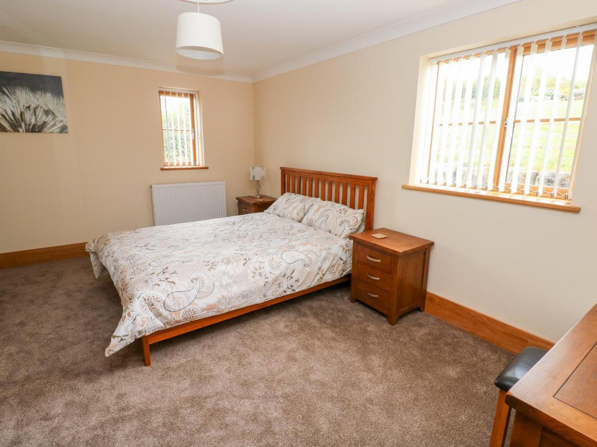 Grooms Quarters At Pant Y Gaseg Farm Ammanford Esterno foto