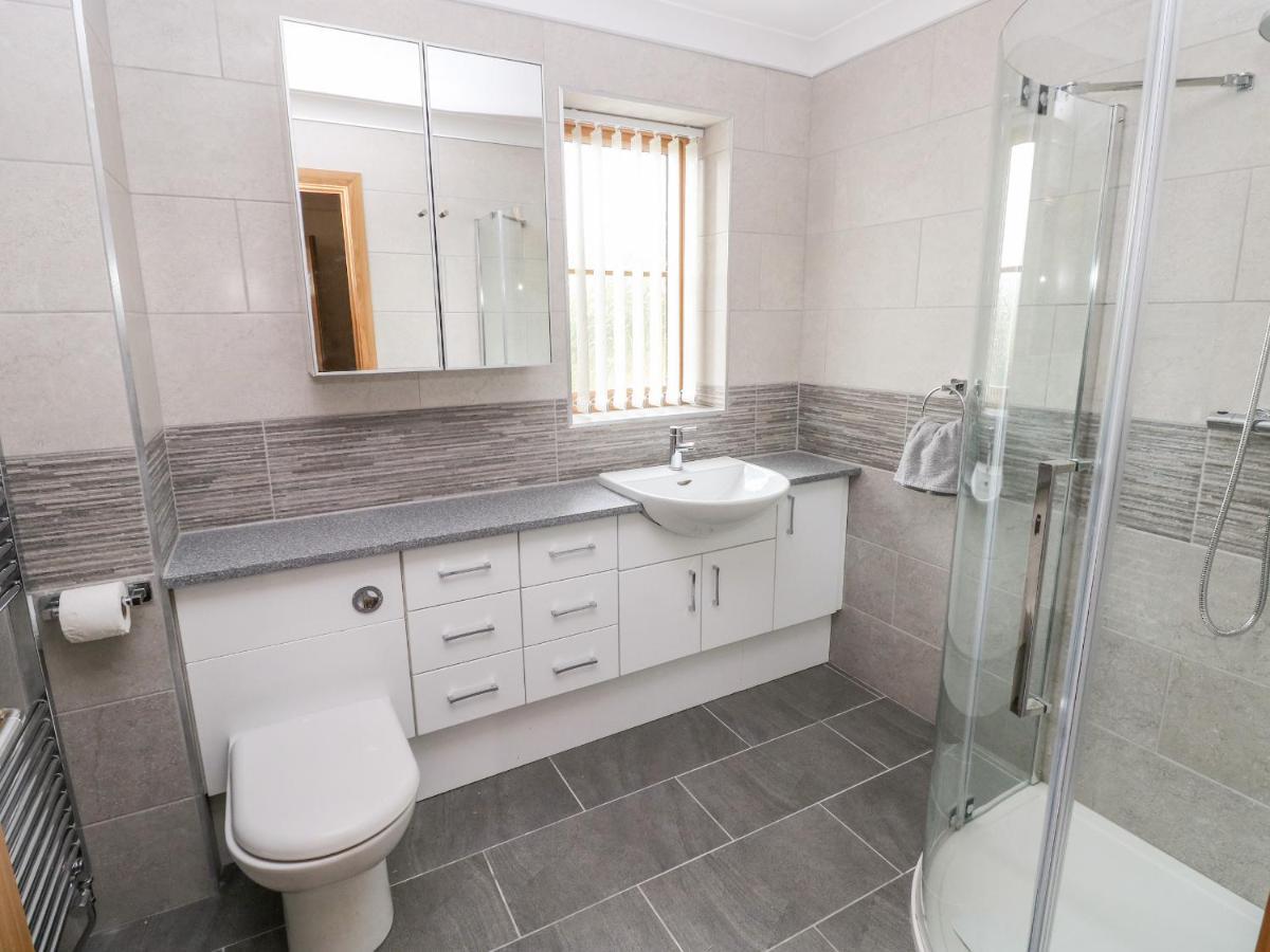Grooms Quarters At Pant Y Gaseg Farm Ammanford Esterno foto