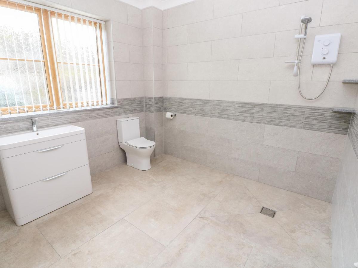 Grooms Quarters At Pant Y Gaseg Farm Ammanford Esterno foto